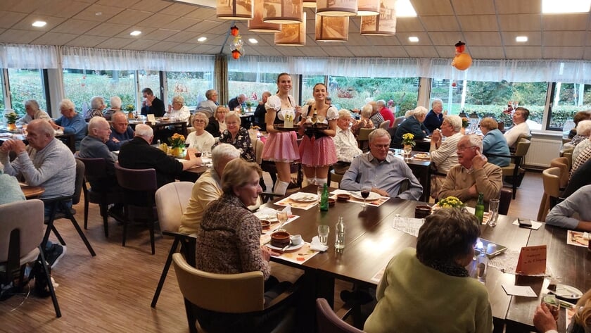 Oktoberfest in de Huiskamer van de Wijk Heemzicht: geslaagd themadiner