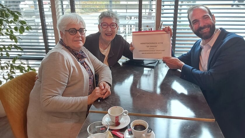 Handtekeningenactie voor behoud bushalte Sportlaan