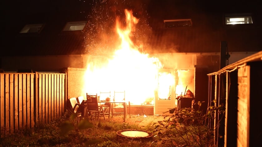 Uitslaande woningbrand aan de Slik in Brielle