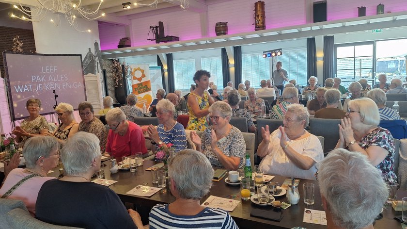 Muzikale bingo bij de Zonnebloem slaat aan