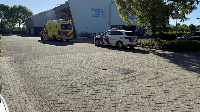 Fietser gewond naar ziekenhuis