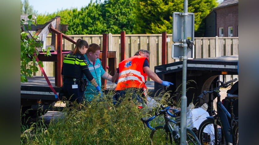 Fietser raakt gewond bij botsing met vrachtwagen in Lithoijen