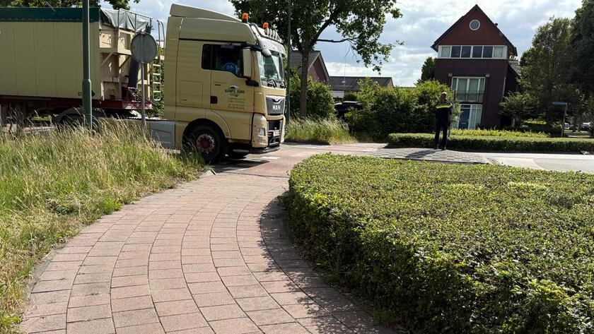 Vrachtwagen met pech blokkeert uren de Erpseweg