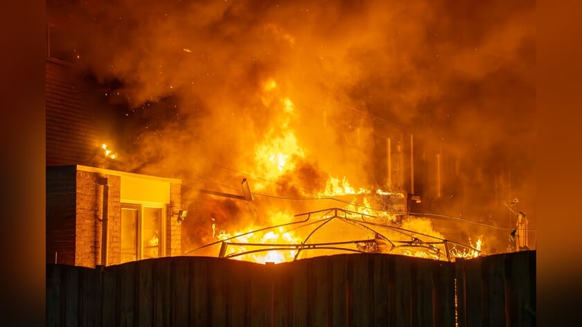 Veel schade bij felle brand aan Vilderdijk in Oss