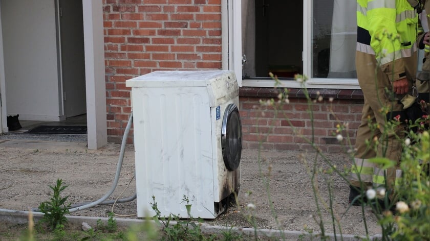 Wasmachine in brand in woning Lith