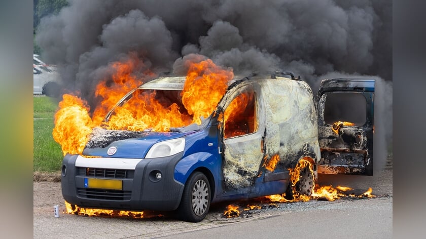 Auto beveiligingsbedrijf uitgebrand op Leygraaf in Oss