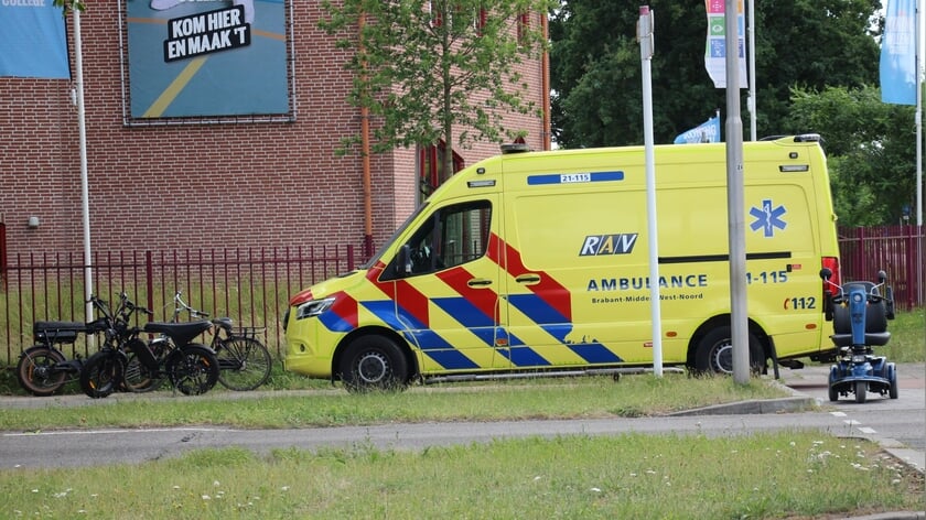 Vrouw valt uit scootmobiel na botsing met fatbike