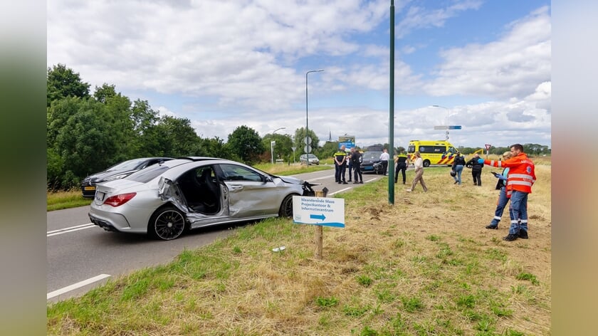 Gewonde bij zwaar ongeval met taxi in Megen