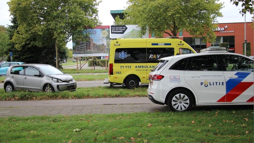 Gewonde bij kop-staartbotsing voor overweg in Oss
