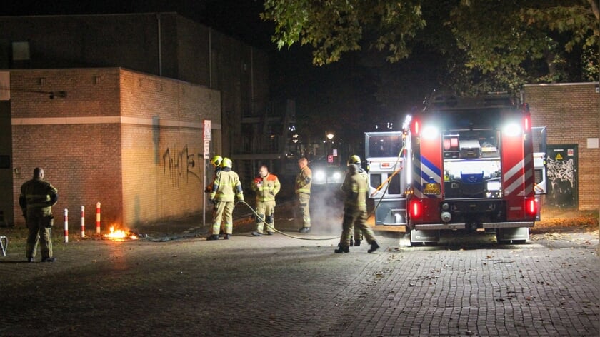 Brandweer opgeroepen voor brandende dixi achter theater De Lievekamp
