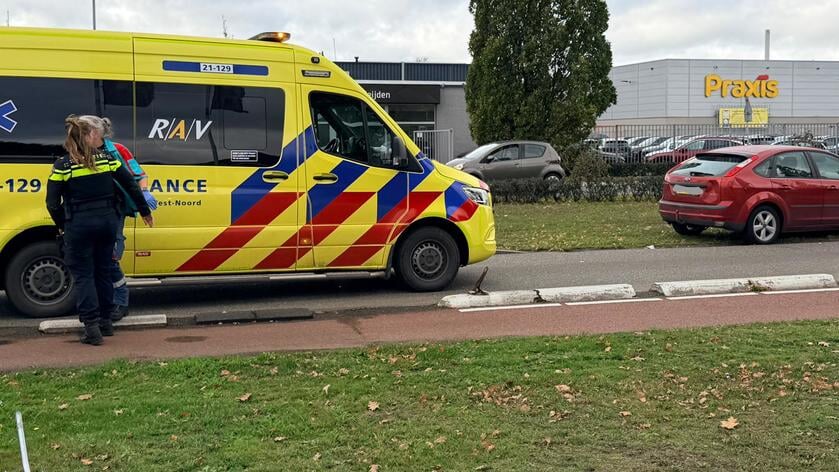 Fietser raakt gewond aan hoofd na aanrijding met auto aan Liessentstraat
