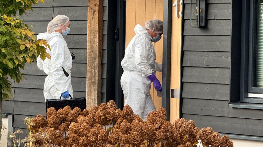 Recherche doet onderzoek in woning Meijgraafhof