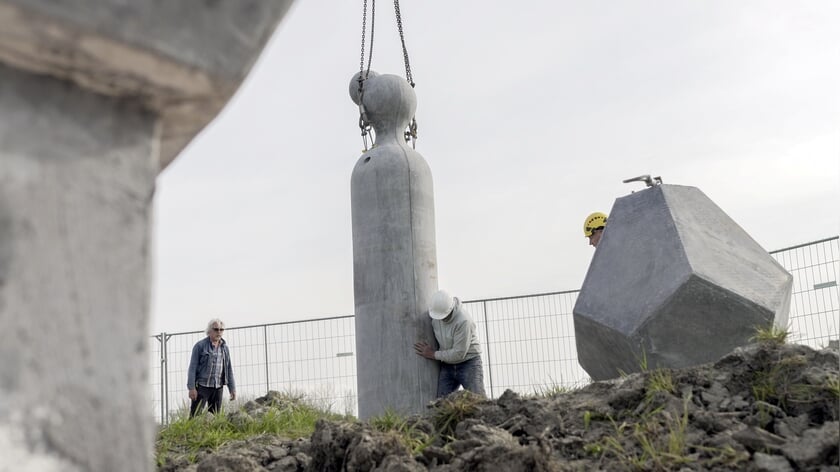 Domburg krijgt zijn eigen ‘Stonehenge’; Onthulling nieuw kunstwerk Charles Avery