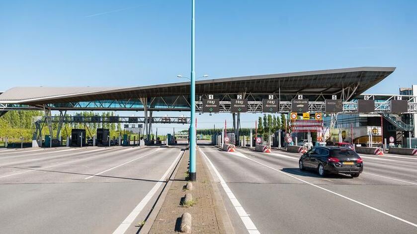 Twee weekeinden verkeershinder en extra reistijd bij Westerscheldetunnel door werk aan asfalt