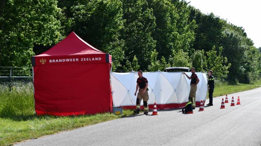 Politieonderzoek bij ongeval met letsel Arnemuiden, brandweer assisteert