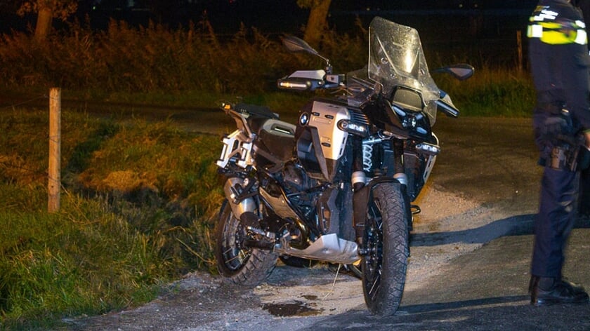 Motorrijder onderuit bij eenzijdig verkeersongeval op kruising Hellegatsestraat