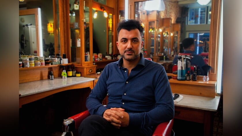 Özcan Akyol vertelt over nieuwe boek in de bibliotheek van Heinkenszand
