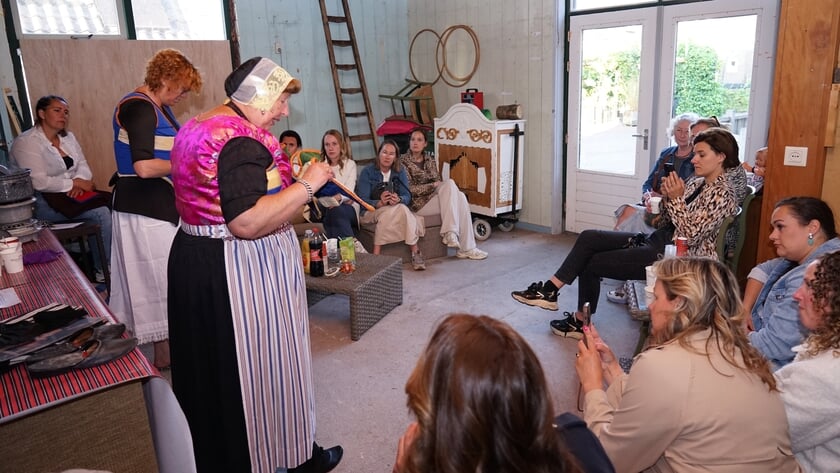 Happen, Stappen en Snappen met de Commissie Urkerdag: avondje leren over de populaire klederdracht