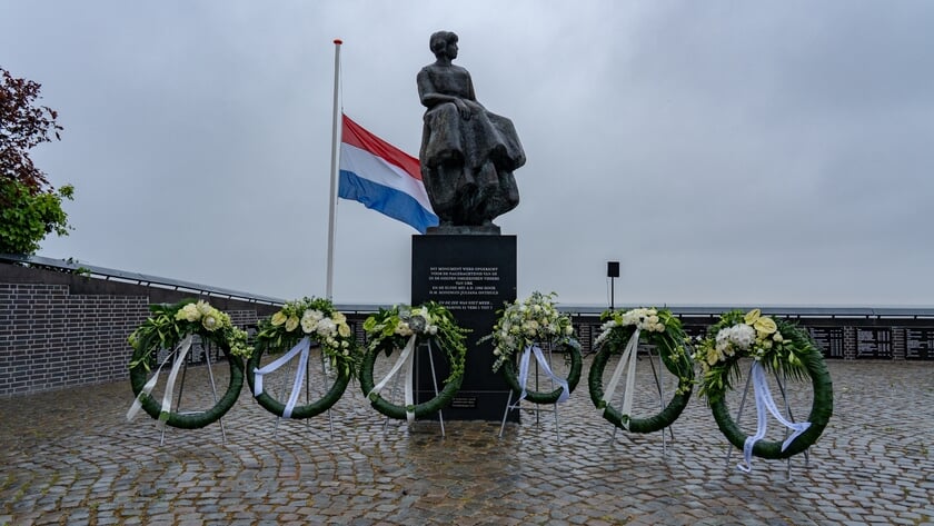 Waardige herdenking bij Vissersmonument; kamervoorzitter Martin Bosma ook aanwezig