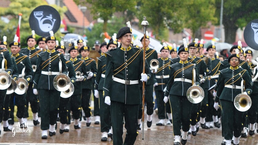 Jachthoornkorps en Jeugdkorps van Showband Urk zorgen voor muzikaal feestje in Nijkerk