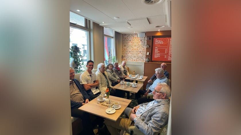 Dagbesteding van Talma Urk geniet van koffie en gezelligheid bij het nieuwe koffie- en theecafé Kuppien