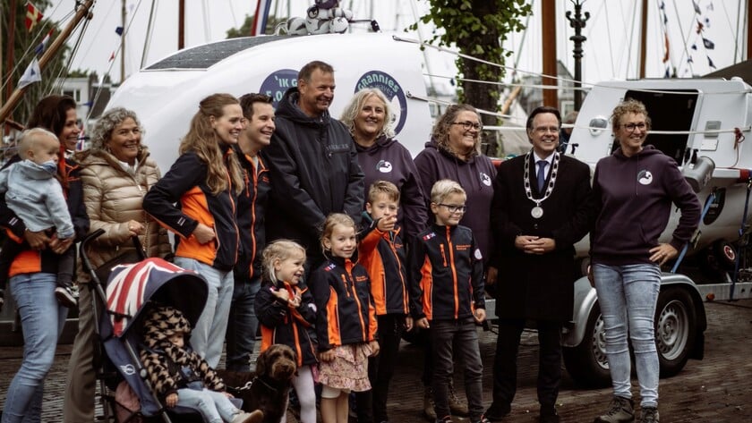 Braveheart Marine sponsort roeiboot van de Grannies on Waves, die geld ophalen voor de Prinses Máxima Centrum Foundation