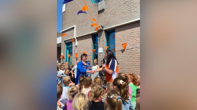 Cornelis Zeemanschool mag zich officieel ‘Rots- en Waterschool’ noemen: ‘groot compliment’