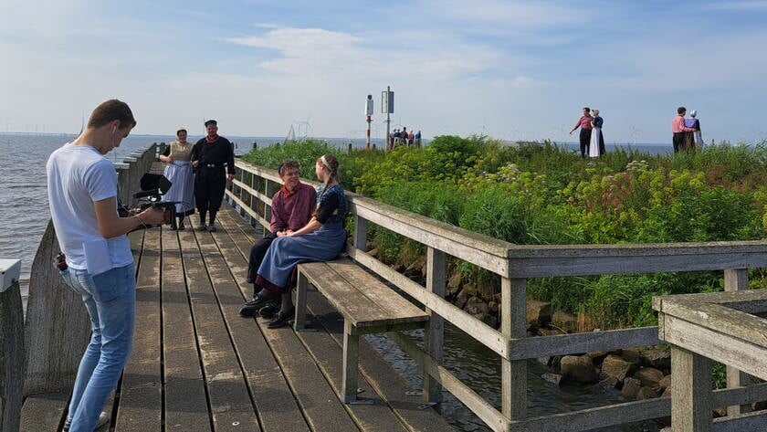Alvast afreizen naar de Bataafse tijd; opnames voor project Urk in Wintersferen met volop zomerse temperaturen