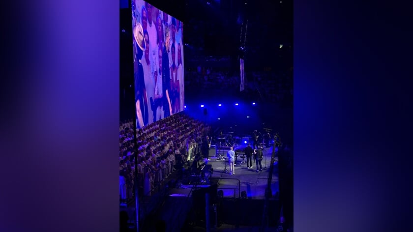 Urker worshipliefhebbers reizen af naar evenementenlocatie Ahoy in Rotterdam: ‘de verbondenheid in het geloof was groot’