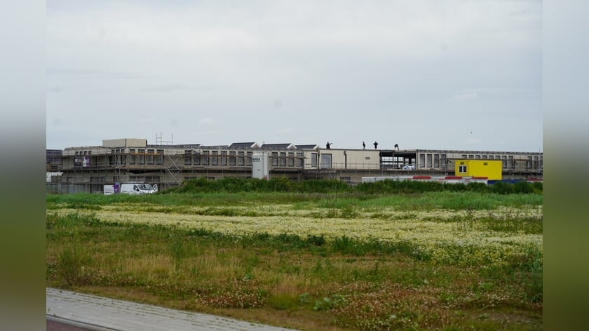 Brede School De Driemaster krijgt steeds meer vorm in de Urker Zeeheldenwijk; hoogste punt is bereikt