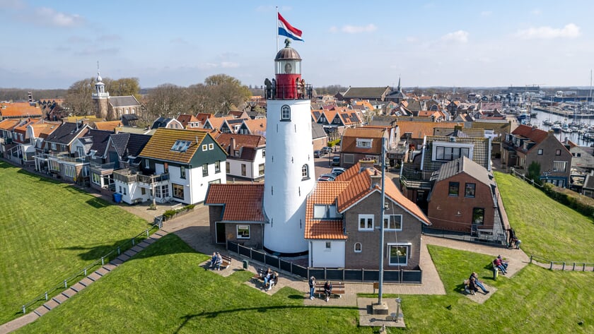 Gemeenteraad van Urk beslist: belastingen gaan geen tien procent, maar vijf procent omhoog