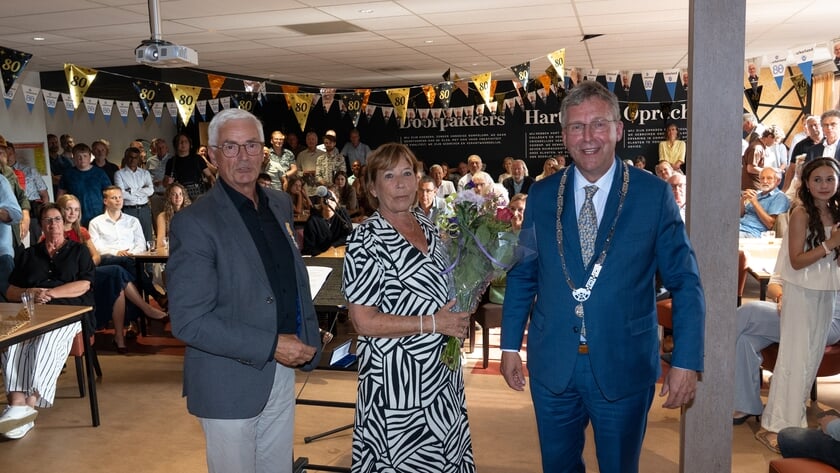 Koninklijke onderscheiding voor hoofdredacteur Albert Brouwer van Het Urkerland