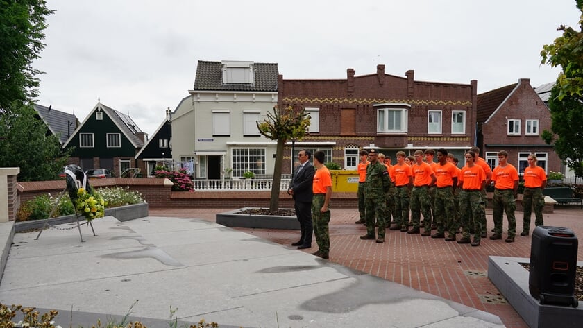 VeVa-studenten lopen mars van Urk naar Emmeloord voor stichting Hulp voor Helden