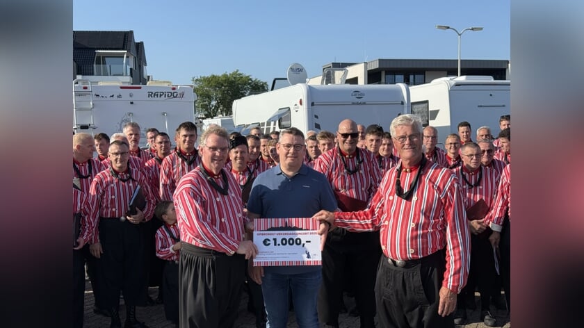 Collecte Urkerdagconcert van Hallelujah en Crescendo brengt 1.000 euro op; opbrengst gaat naar Stichting Onderzoek Maritieme Vermisten