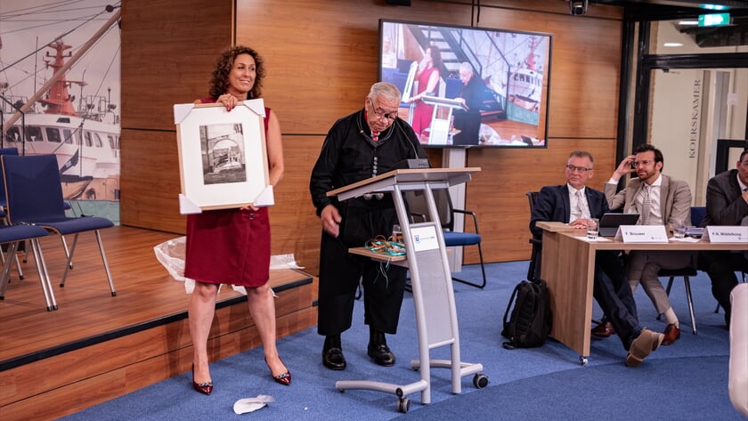 Gemeentesecretaris Carla Swart zwaait na vijf jaar af bij gemeente Urk