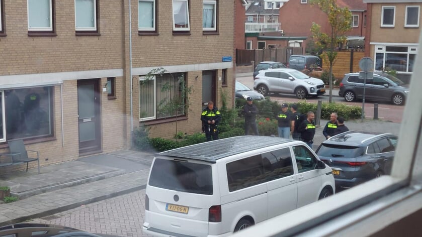 Arrestatieteam landelijke dienst in alle vroegte actief op Urk