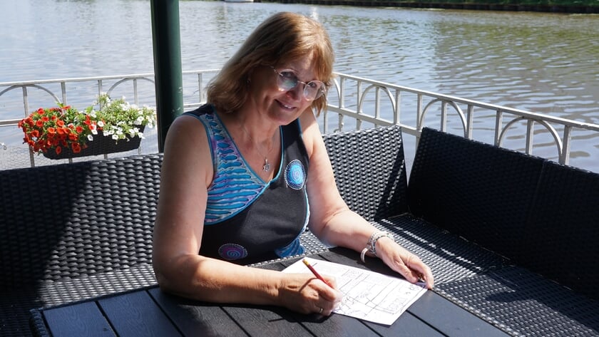 Willie Bakker-Nentjes maakt voor de jongste lezers een zomerse plaat voor de Urkerland-kleurwedstrijd