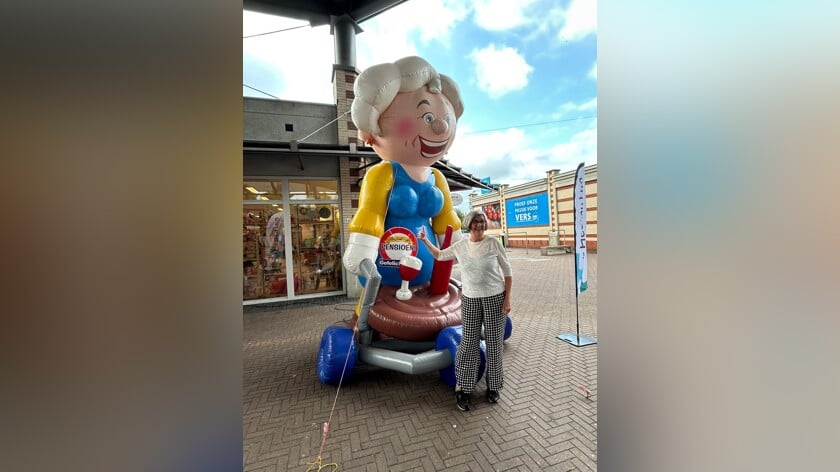 Grietje Loosman neemt na vijftien jaar afscheid bij Het Trefpunt en gaat met pensioen; op een bijzondere manier aandacht aan besteed