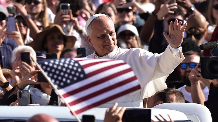 Foto bij: Paus Leo XIV brengt stem uit voor Amerikaanse midterms. ‘Burgers hebben plicht om te stemmen’