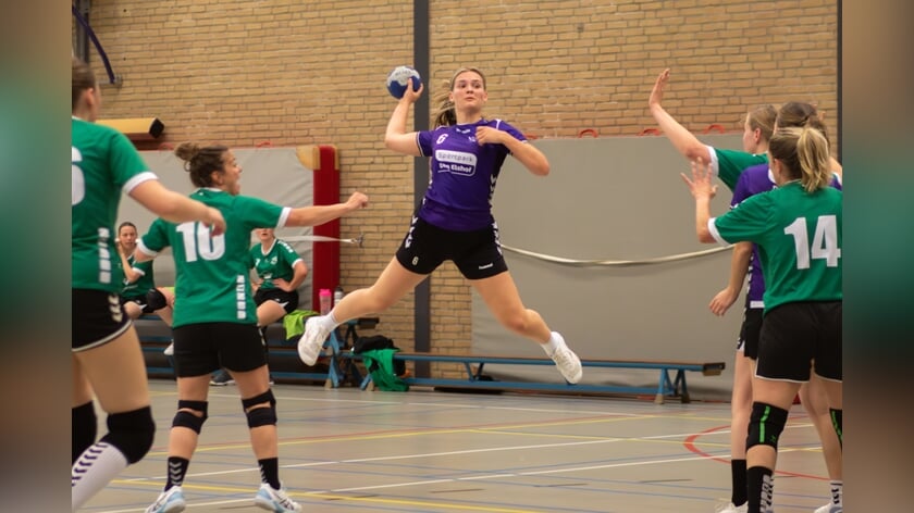 HV Grol DS1 wint ruim van Stormvogels DS3