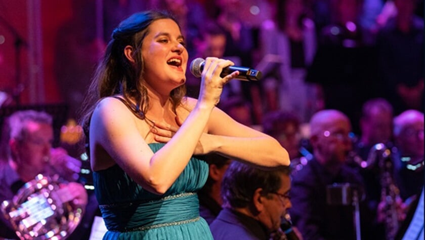 Bevrijdingsconcert met tweetal musicalartiesten in sporthal Maurik