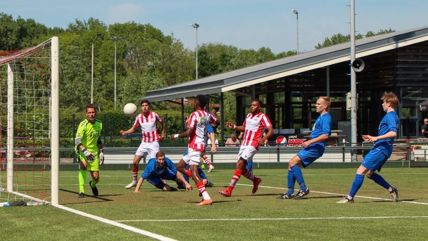 SVW door 5-0 winst op Zwaluwe stap dichter bij kampioenschap