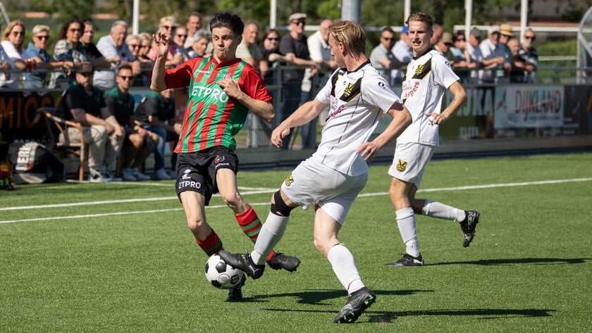 4D krijgt volgende week bizarre ontknoping: koplopers Ameide en SV Meerkerk verliezen allebei in voo