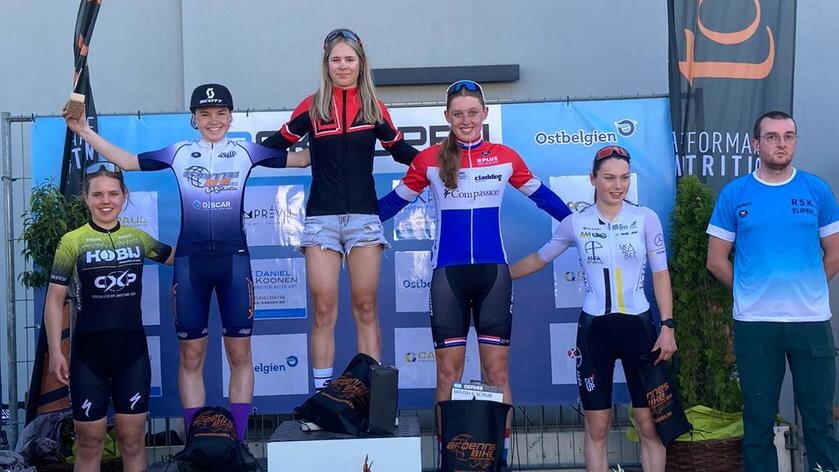 Isis Versluis op podium in Eupen
