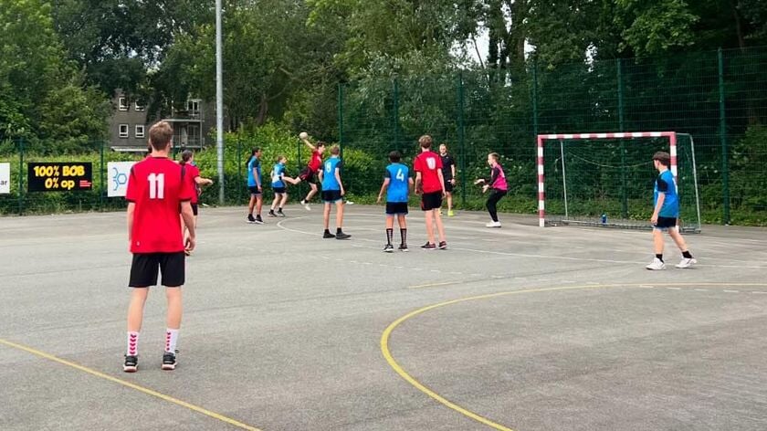 Handbalvereniging De Treffers krijgt mogelijk nieuw buitenspeelveld naast boulesbanen