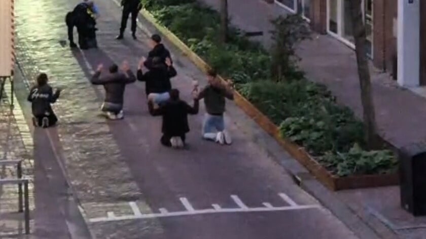 Politie trekt wapens wegens jongeren met nepwapen