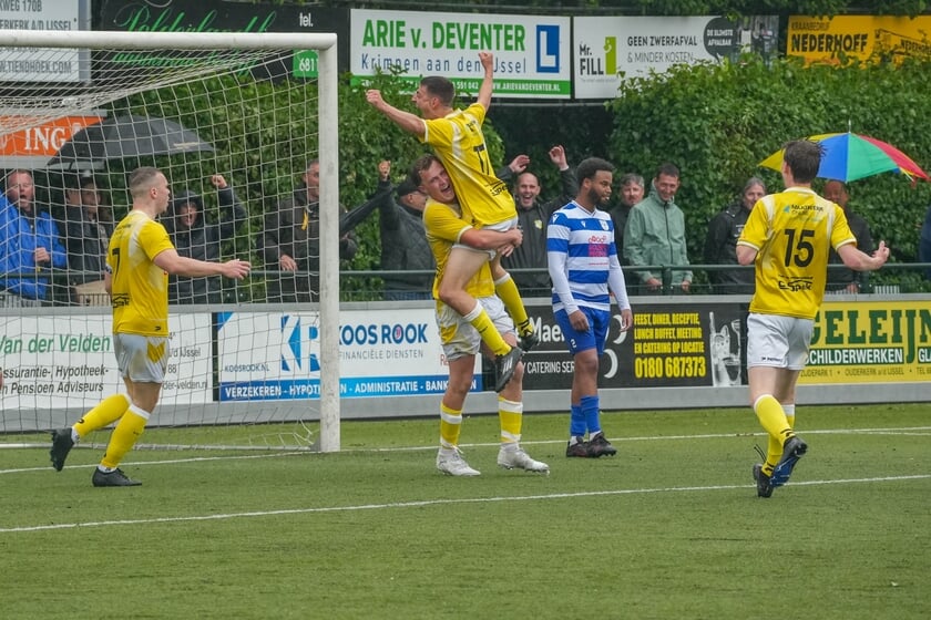 Spirit wint in bizarre wedstrijd van ZBC’97, maar De Zwerver stelt kampioenschap veilig