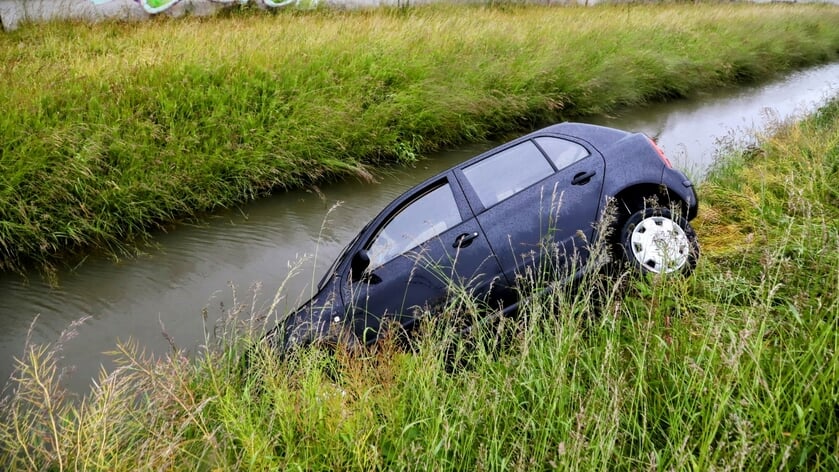 Man vlucht na ongeval maar loopt deur A15 voorbij en is opgepakt