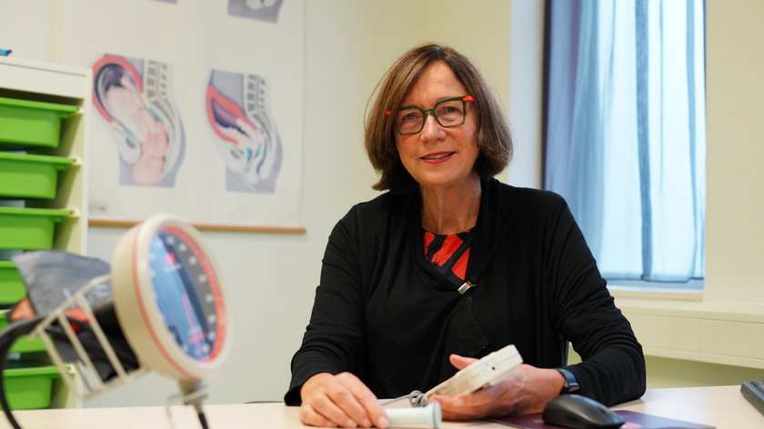 Marlies Bartels bouwt na 45 jaar verloskundige af: ‘We are a good team doctor, you and me’