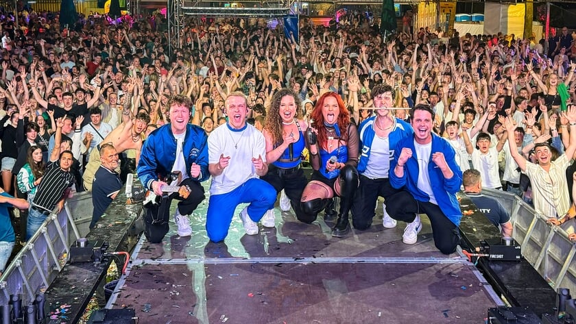 Coverband Still Blue: tien jaar pure podiumenergie